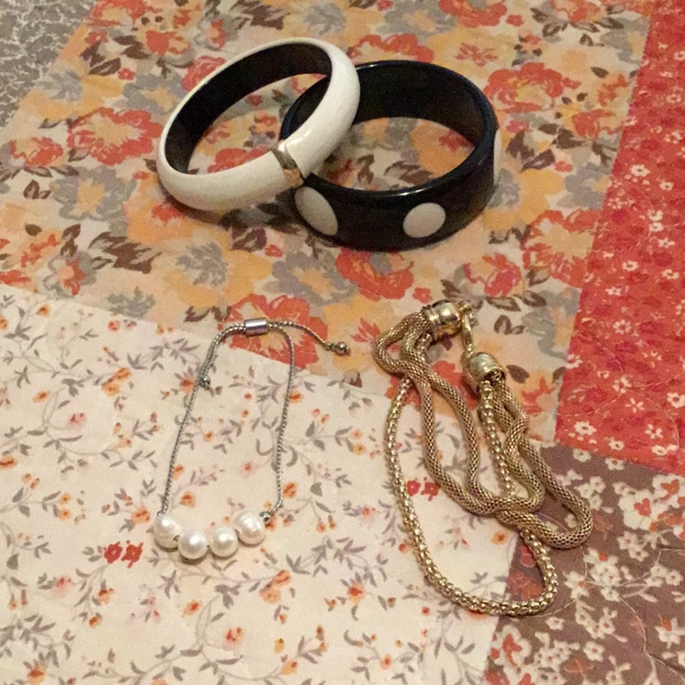 Lot of four bracelets.